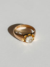 Load image into Gallery viewer, Antique Moonstone Belcher Ring