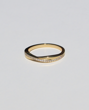 Load image into Gallery viewer, Vintage 18k Crossover Diamond Band