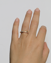 Load image into Gallery viewer, Vintage 18k Crossover Diamond Band