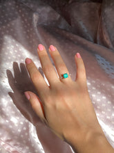 Load image into Gallery viewer, Vintage 18k Columbian Emerald Diamond 1.50 cts Ring