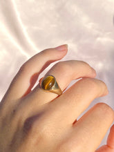 Load image into Gallery viewer, Vintage 9k Tigers Eye Signet Ring