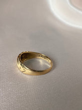 Load image into Gallery viewer, Vintage 9k Diamond Gypsy Ring 1987