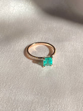 Load image into Gallery viewer, Vintage 18k Columbian Emerald Diamond 1.50 cts Ring