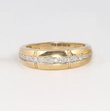 Load image into Gallery viewer, Vintage 9k Paneled Diamond Ring