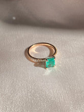 Load image into Gallery viewer, Vintage 18k Columbian Emerald Diamond 1.50 cts Ring