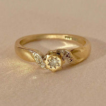 Load image into Gallery viewer, Vintage 9k Solitaire Diamond Swirl Ring