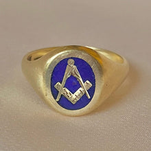Load image into Gallery viewer, Vintage 9k Lapis Lazuli Freemason Signet Ring 1940s