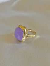 Load image into Gallery viewer, Vintage 14k Purple Jade Cabochon Ring