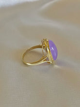 Load image into Gallery viewer, Vintage 14k Purple Jade Cabochon Ring