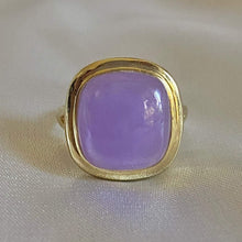 Load image into Gallery viewer, Vintage 14k Purple Jade Cabochon Ring