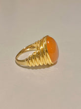 Load image into Gallery viewer, Vintage 14k Peach Moonstone Cabochon Signet Ring
