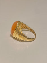 Load image into Gallery viewer, Vintage 14k Peach Moonstone Cabochon Signet Ring