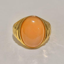 Load image into Gallery viewer, Vintage 14k Peach Moonstone Cabochon Signet Ring