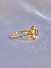 Load image into Gallery viewer, Vintage 9k Peridot Pearl Cluster Ring