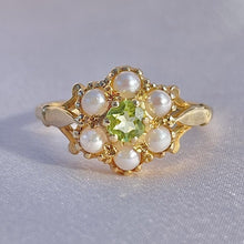 Load image into Gallery viewer, Vintage 9k Peridot Pearl Cluster Ring