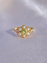 Load image into Gallery viewer, Vintage 9k Peridot Pearl Cluster Ring