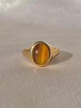 Load image into Gallery viewer, Vintage 9k Tigers Eye Cabochon Signet Ring 1975