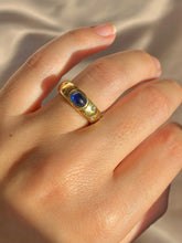 Load image into Gallery viewer, Vintage 18k Sapphire Diamond Dot Cabochon Ring