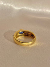 Load image into Gallery viewer, Vintage 18k Sapphire Diamond Dot Cabochon Ring