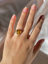 Load image into Gallery viewer, Vintage 9k Tigers Eye Cabochon Signet Ring 1975