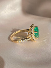 Load image into Gallery viewer, Vintage 14k Emerald Diamond Halo Heart Ring