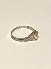 Load image into Gallery viewer, Antique Platinum Art Deco Old Mine Cut Diamond Ring