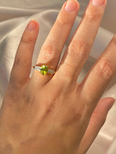 Load image into Gallery viewer, Vintage 18k Peridot Diamond Ring