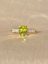 Load image into Gallery viewer, Vintage 18k Peridot Diamond Ring