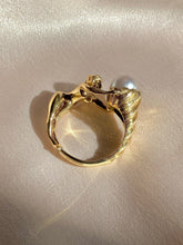 Load image into Gallery viewer, Vintage 9k Pearl Mermaid Conch Shell Ring