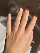 Load image into Gallery viewer, Vintage 9k Diamond Channel Crossover Band