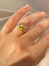 Load image into Gallery viewer, Vintage 18k Peridot Diamond Ring