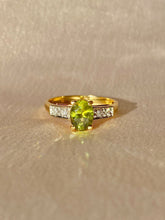 Load image into Gallery viewer, Vintage 18k Peridot Diamond Ring