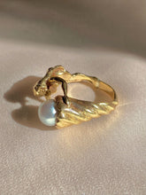 Load image into Gallery viewer, Vintage 9k Pearl Mermaid Conch Shell Ring