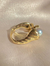 Load image into Gallery viewer, Vintage 9k Pearl Mermaid Conch Shell Ring