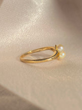 Load image into Gallery viewer, Vintage 9k Pearl Duo Ring 1981