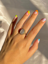 Load image into Gallery viewer, Vintage 9k Moonstone Cabochon Cocktail Ring 2001