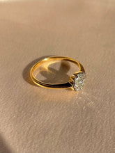 Load image into Gallery viewer, Vintage 18k Diamond Bezel Flower Cluster Ring