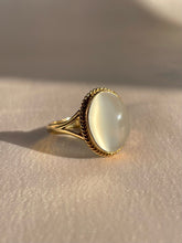 Load image into Gallery viewer, Vintage 9k Moonstone Cabochon Cocktail Ring 2001
