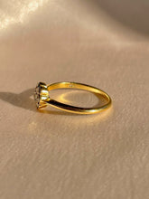 Load image into Gallery viewer, Vintage 18k Diamond Bezel Flower Cluster Ring