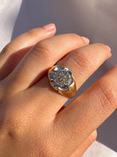 Load image into Gallery viewer, Vintage 10k Diamond Ribbed Flower Cluster Ring