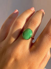 Load image into Gallery viewer, Vintage 9k Jade Cabochon Bezel Ring
