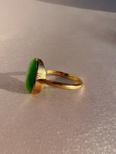 Load image into Gallery viewer, Vintage 9k Jade Cabochon Bezel Ring