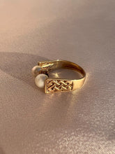 Load image into Gallery viewer, Vintage 9k Double Pearl Celtic Knot Ring 1972