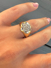 Load image into Gallery viewer, Vintage 10k Diamond Ribbed Flower Cluster Ring