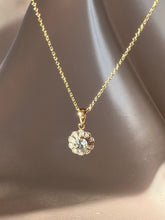 Load image into Gallery viewer, Vintage Aquamarine Diamond Flower Necklace
