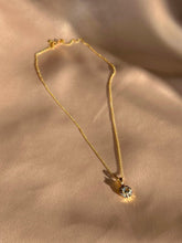 Load image into Gallery viewer, Vintage Aquamarine Diamond Flower Necklace