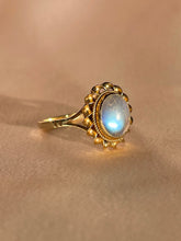 Load image into Gallery viewer, Vintage 9k Moonstone Cabochon Ray Ring 1977