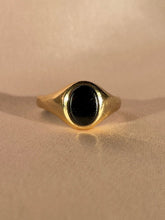 Load image into Gallery viewer, Vintage 9k Onyx Oval Signet Ring 1991