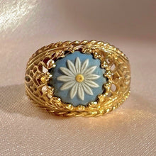 Load image into Gallery viewer, Vintage 14k Floral Cameo Jasper Lattice Ring
