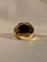 Load image into Gallery viewer, Vintage 9k Onyx Hammered Signet Ring